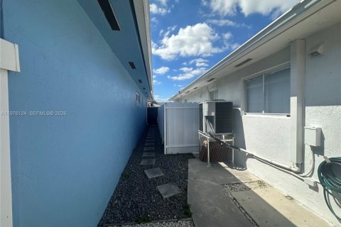 Immobilier commercial à louer à Hialeah, Floride: 1 chambre, 37.16 m2 № 2042629 - photo 17