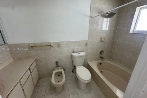 Immobilier commercial à louer à Hialeah, Floride: 1 chambre, 37.16 m2 № 2042629 - photo 8