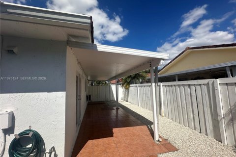 Immobilier commercial à louer à Hialeah, Floride: 1 chambre, 37.16 m2 № 2042629 - photo 16