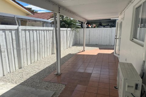 Immobilier commercial à louer à Hialeah, Floride: 1 chambre, 37.16 m2 № 2042629 - photo 11