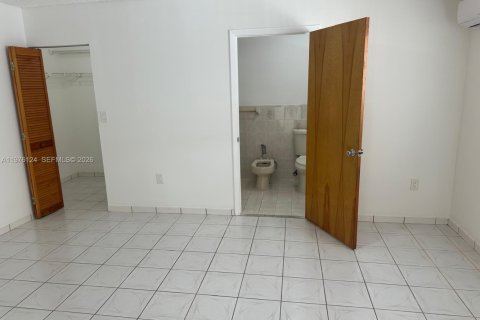 Immobilier commercial à louer à Hialeah, Floride: 1 chambre, 37.16 m2 № 2042629 - photo 9