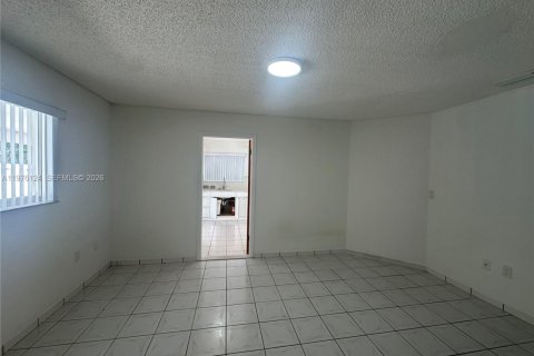Immobilier commercial à louer à Hialeah, Floride: 1 chambre, 37.16 m2 № 2042629 - photo 15
