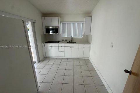 Immobilier commercial à louer à Hialeah, Floride: 1 chambre, 37.16 m2 № 2042629 - photo 19