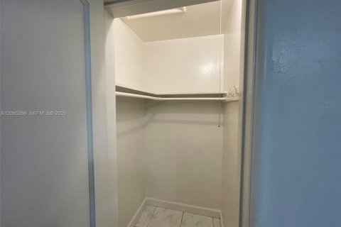 Appartement à louer à Fort Lauderdale, Floride: 1 chambre, 69.68 m2 № 2390076 - photo 15