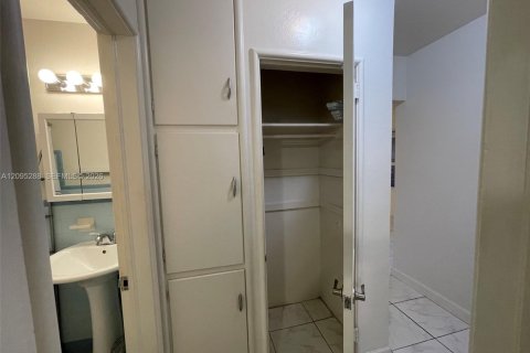 Appartement à louer à Fort Lauderdale, Floride: 1 chambre, 69.68 m2 № 2390076 - photo 16