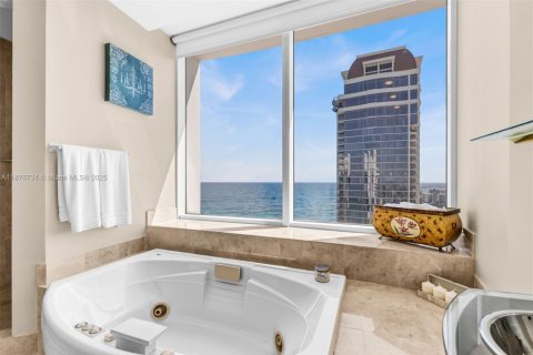 Купить кондоминиум в Санни-Айлс-Бич, Флорида 3 спальни, 207.73м2, № 1896165 - фото 14