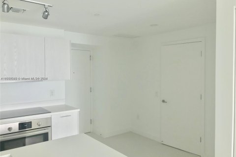 Condo in Miami, Florida, 1 bedroom  № 1862523 - photo 3