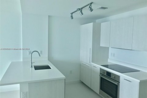 Condo in Miami, Florida, 1 bedroom  № 1862523 - photo 2