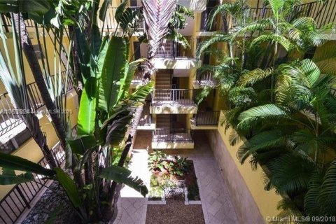 Снять в аренду кондоминиум в Ки-Бискейн, Флорида 2 спальни, 104.05м2, № 1957783 - фото 2