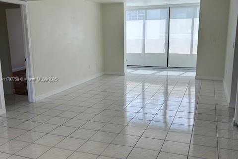 Снять в аренду кондоминиум в Ки-Бискейн, Флорида 2 спальни, 104.05м2, № 1957783 - фото 4