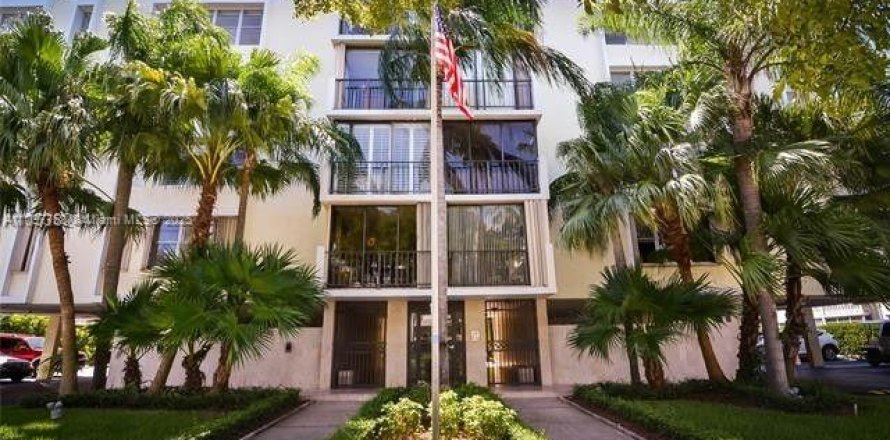 Кондоминиум с 2 спальнями в Ки-Бискейн, Флорида № 1957783