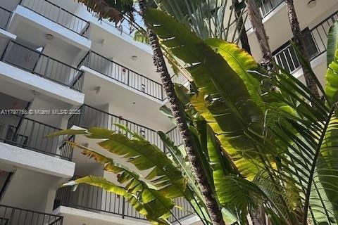 Снять в аренду кондоминиум в Ки-Бискейн, Флорида 2 спальни, 104.05м2, № 1957783 - фото 8