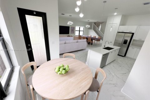 Casa en alquiler en Miramar, Florida, 5 dormitorios, 314.1 m2 № 1947109 - foto 7