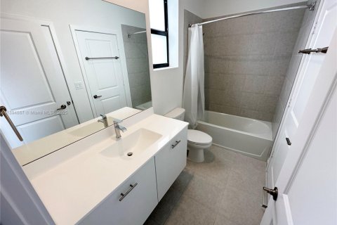 Casa en alquiler en Miramar, Florida, 5 dormitorios, 314.1 m2 № 1947109 - foto 16