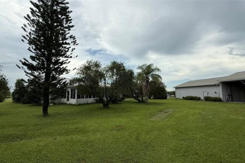 Casa en venta en Zephyrhills, Florida, 3 dormitorios, 190.64 m2 № 1906240 - foto 25