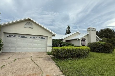 Casa en venta en Zephyrhills, Florida, 3 dormitorios, 190.64 m2 № 1906240 - foto 1