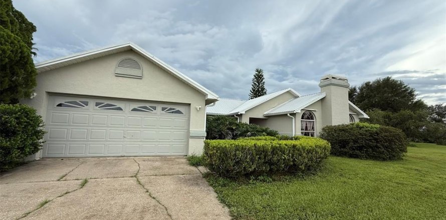 Casa en Zephyrhills, Florida 3 dormitorios, 190.64 m2 № 1906240