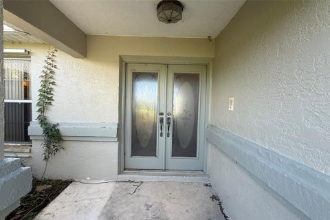 Casa en venta en Zephyrhills, Florida, 3 dormitorios, 190.64 m2 № 1906240 - foto 3