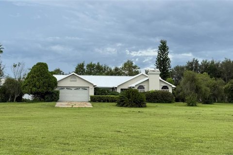 Casa en venta en Zephyrhills, Florida, 3 dormitorios, 190.64 m2 № 1906240 - foto 2