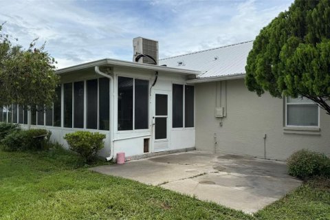 Casa en venta en Zephyrhills, Florida, 3 dormitorios, 190.64 m2 № 1906240 - foto 28