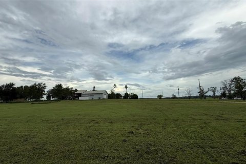 Casa en venta en Zephyrhills, Florida, 3 dormitorios, 190.64 m2 № 1906240 - foto 30