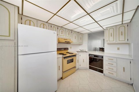 Купить кондоминиум в Санрайз, Флорида 2 спальни, 107.95м2, № 1861310 - фото 2