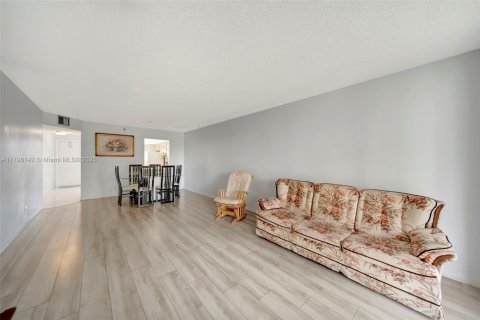 Купить кондоминиум в Санрайз, Флорида 2 спальни, 107.95м2, № 1861310 - фото 10