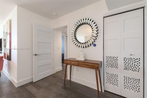 Copropriété à vendre à Miami Beach, Floride: 2 chambres, 100.33 m2 № 1921261 - photo 9