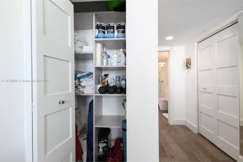 Copropriété à vendre à Miami Beach, Floride: 2 chambres, 100.33 m2 № 1921261 - photo 14