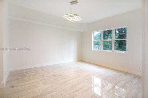 Купить кондоминиум в Норт-Майами, Флорида 3 спальни, 182.74м2, № 1978754 - фото 9