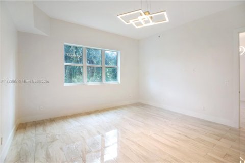 Купить кондоминиум в Норт-Майами, Флорида 3 спальни, 182.74м2, № 1978754 - фото 10