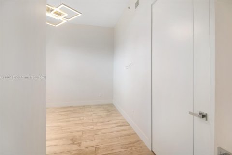 Купить кондоминиум в Норт-Майами, Флорида 3 спальни, 182.74м2, № 1978754 - фото 18