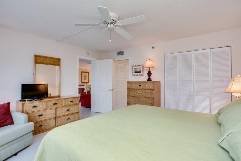 Condo in Sarasota, Florida, 1 bedroom  № 214575 - photo 8