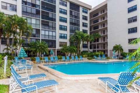 Condo in Sarasota, Florida, 1 bedroom  № 214575 - photo 13