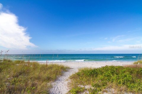 Condo in Sarasota, Florida, 1 bedroom  № 214575 - photo 14