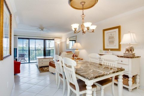 Condo in Sarasota, Florida, 1 bedroom  № 214575 - photo 2