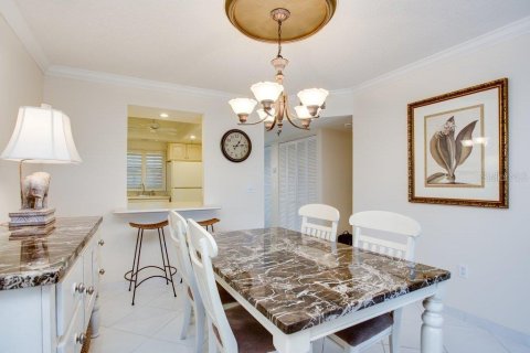 Condo in Sarasota, Florida, 1 bedroom  № 214575 - photo 9