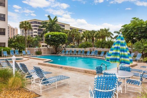 Condo in Sarasota, Florida, 1 bedroom  № 214575 - photo 15