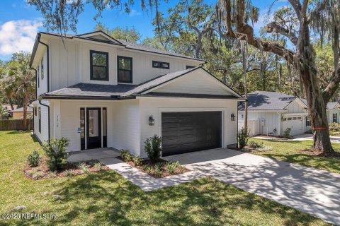 House in Jacksonville Beach, Florida 4 bedrooms, 237.37 sq.m. № 800988 - photo 1