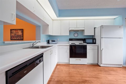 Купить кондоминиум в Пемброк-Пайнс, Флорида 2 спальни, 112.13м2, № 2047946 - фото 11