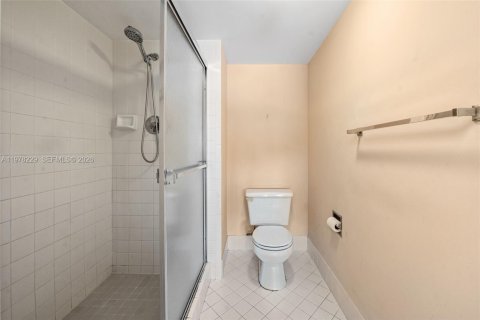 Купить кондоминиум в Пемброк-Пайнс, Флорида 2 спальни, 112.13м2, № 2047946 - фото 24