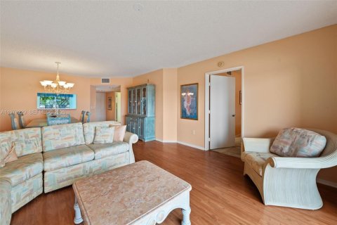 Купить кондоминиум в Пемброк-Пайнс, Флорида 2 спальни, 112.13м2, № 2047946 - фото 6