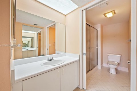 Купить кондоминиум в Пемброк-Пайнс, Флорида 2 спальни, 112.13м2, № 2047946 - фото 23