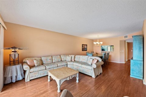 Купить кондоминиум в Пемброк-Пайнс, Флорида 2 спальни, 112.13м2, № 2047946 - фото 5