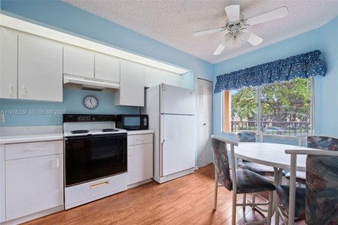 Купить кондоминиум в Пемброк-Пайнс, Флорида 2 спальни, 112.13м2, № 2047946 - фото 12