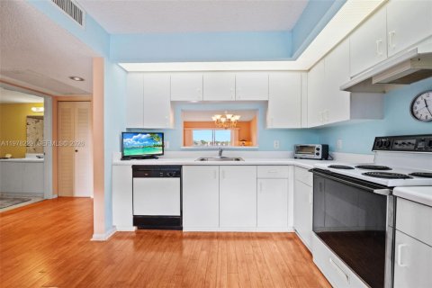 Купить кондоминиум в Пемброк-Пайнс, Флорида 2 спальни, 112.13м2, № 2047946 - фото 13