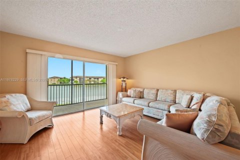 Купить кондоминиум в Пемброк-Пайнс, Флорида 2 спальни, 112.13м2, № 2047946 - фото 8