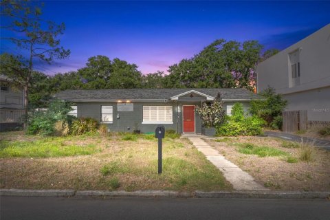 Commercial property in Tampa, Florida 119.01 sq.m. № 2114840 - photo 2