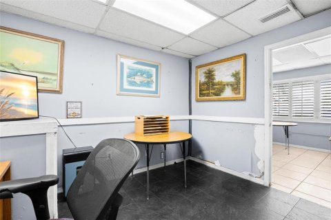 Commercial property in Tampa, Florida 119.01 sq.m. № 2114840 - photo 9