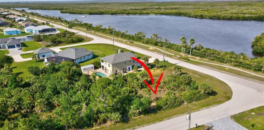 Land in Port Charlotte, Florida № 2105853